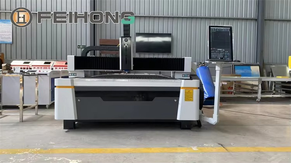 آلة قطع بالليزر الليفي بسعر جي - مراجعة Industrial Laser Cutting Machine Price وسعره