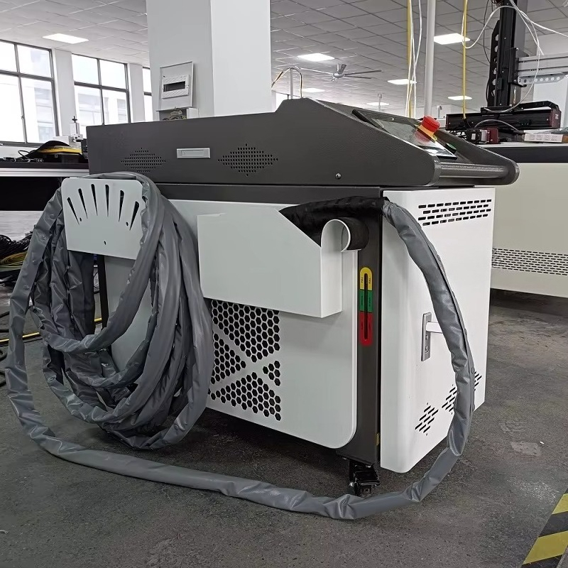 آلة تنظيف الأسطح بالليزر المحم - مراجعة Portable Laser Rust Removal وسعره