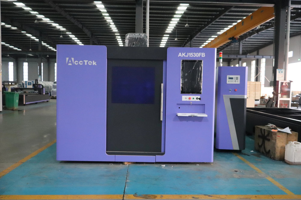 آلة قطع بالليزر الليفي مع غلاف - مراجعة Industrial Laser Enclosure وسعره