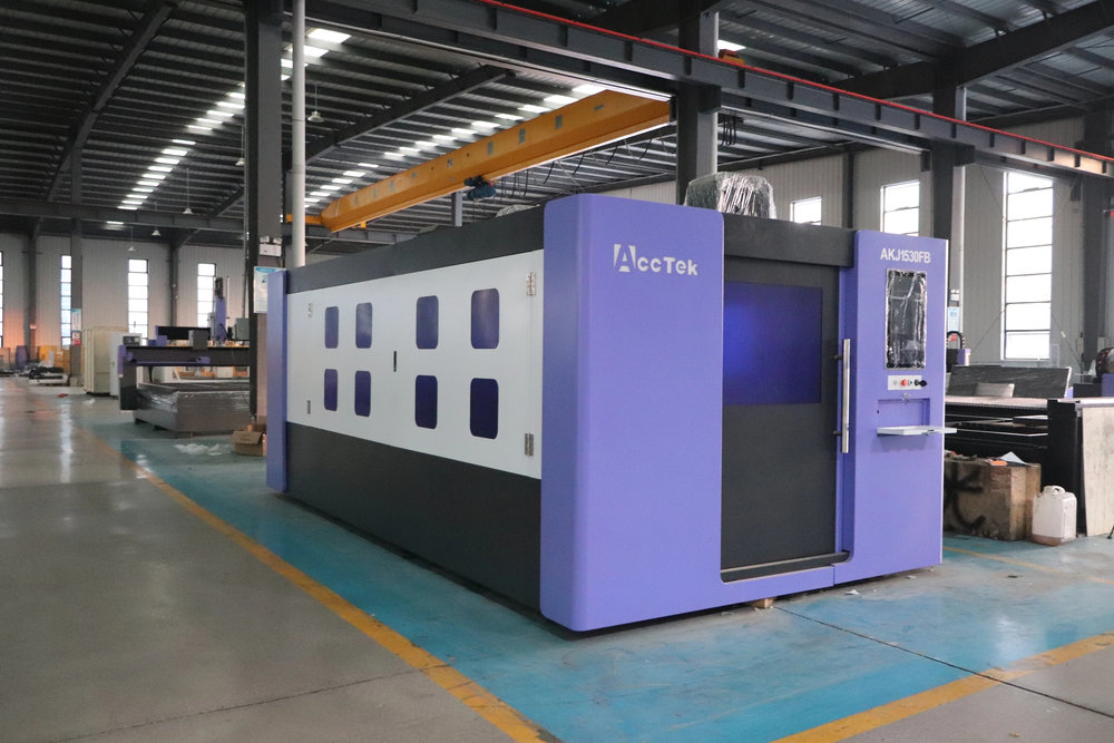 آلة قطع بالليزر الليفي مع غلاف - مراجعة Industrial Laser Enclosure وسعره