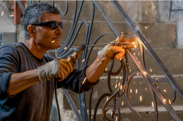 موصل ليزر معدني 900 واط 1200 و - مراجعة Industrial Grade Laser Welder وسعره