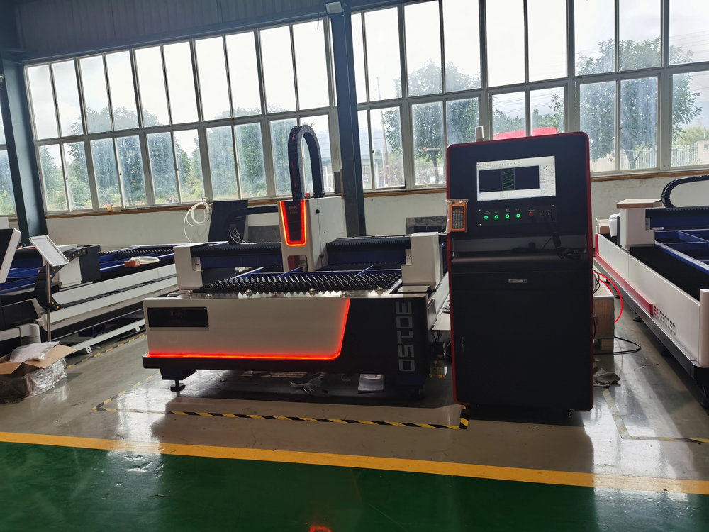 آلة قطع بالليزر الليفي 3015 بق - مراجعة Industrial Laser Cutting Machine Price وسعره