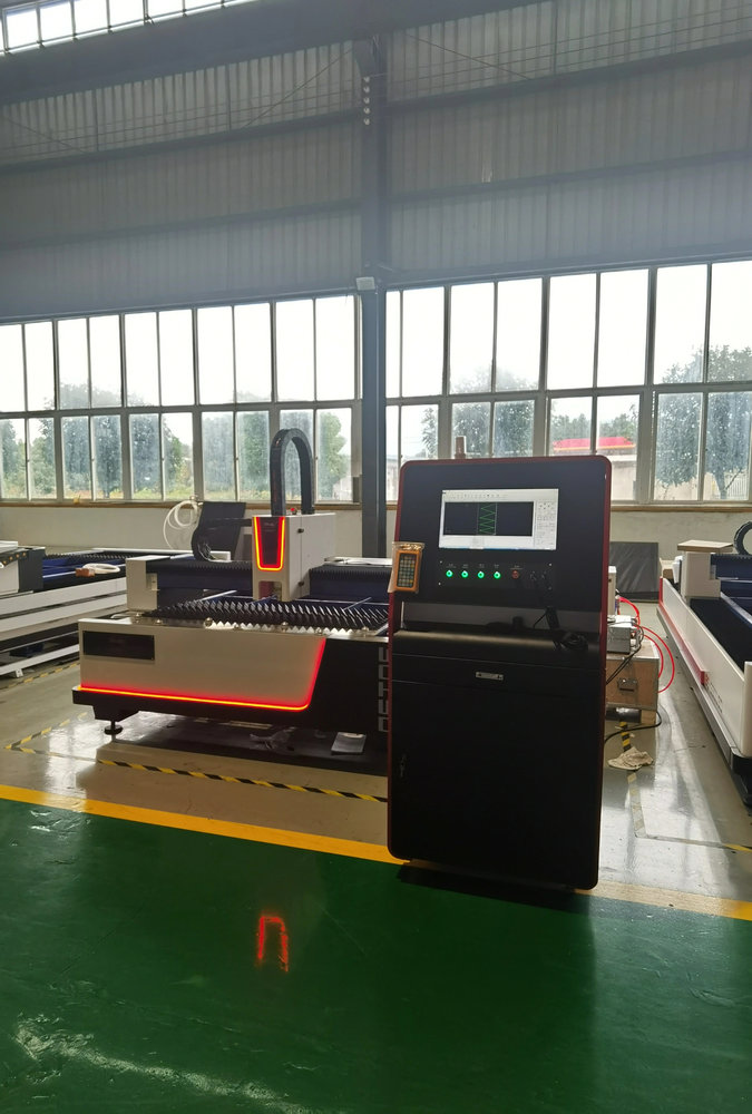 آلة قطع بالليزر الليفي 3015 بق - مراجعة Industrial Laser Cutting Machine Price وسعره