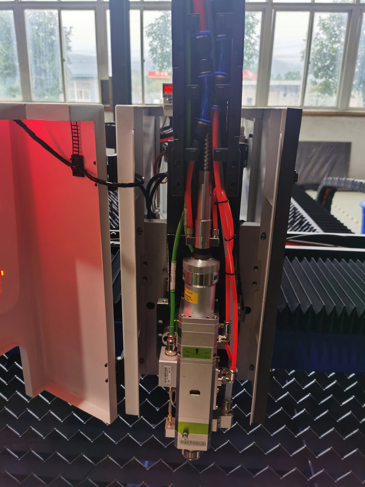 آلة قطع بالليزر الليفي 3015 بق - مراجعة Industrial Laser Cutting Machine Price وسعره