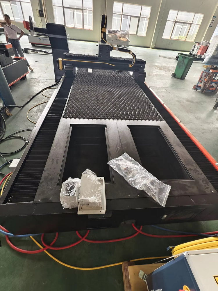 آلة قطع المعادن بالليزر الصناع - مراجعة Industrial Laser Cutting Machine Price وسعره