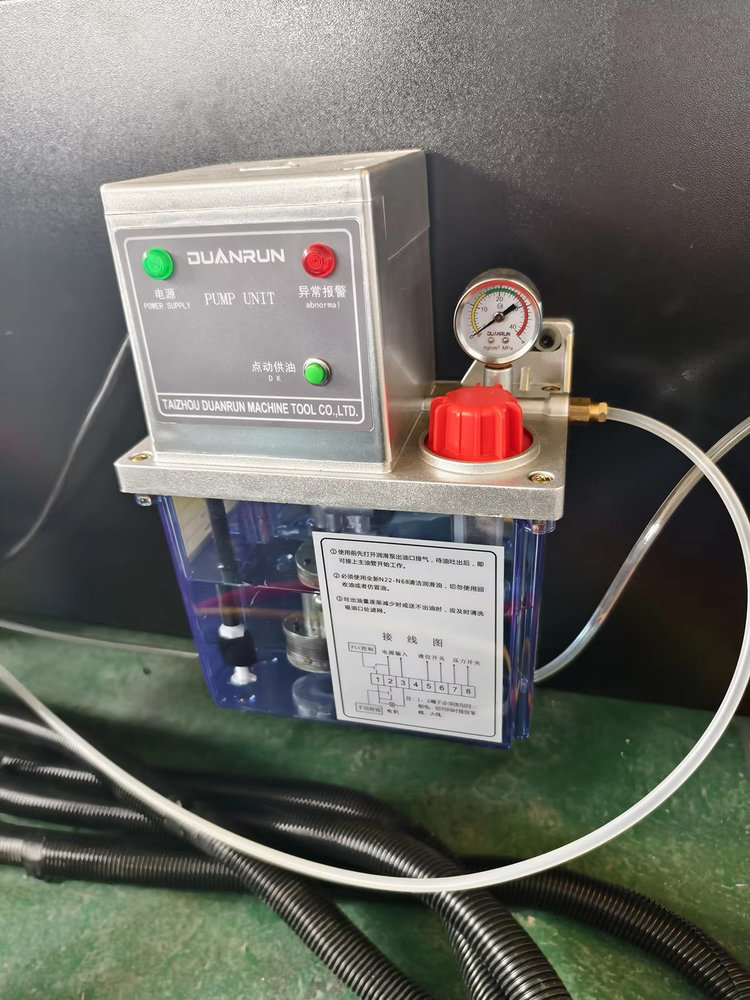 آلة قطع المعادن بالليزر الصناع - مراجعة Industrial Laser Cutting Machine Price وسعره